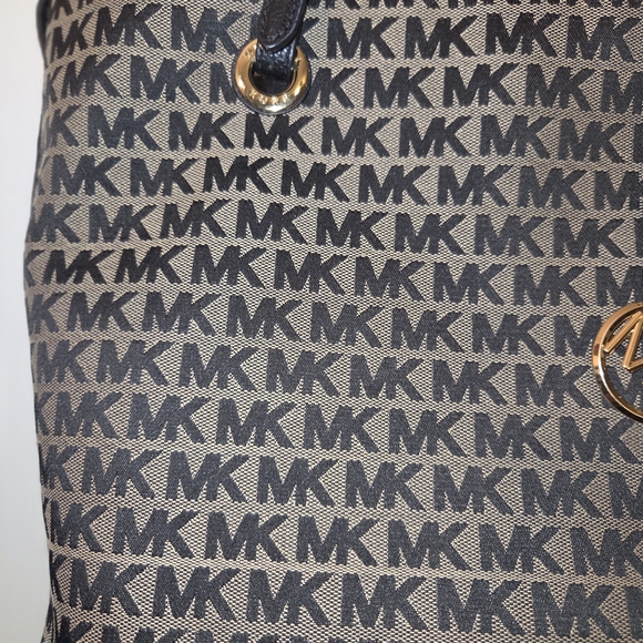 Michael Kors: Gently Used Condition Signature Black and Tan Tote. - Picture 3 of 16
